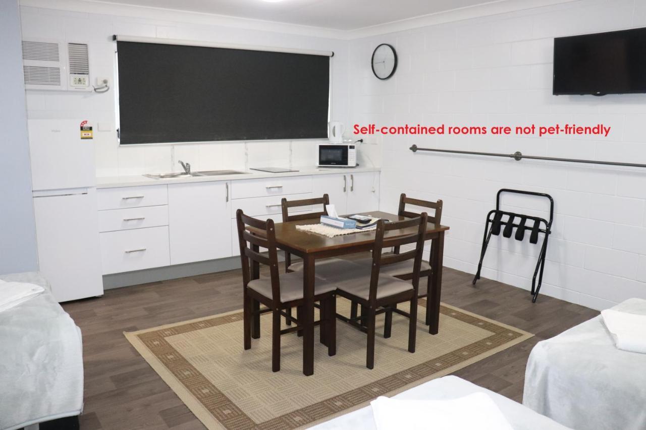 Spanish Lace Motor Inn Таунсвіль Екстер'єр фото