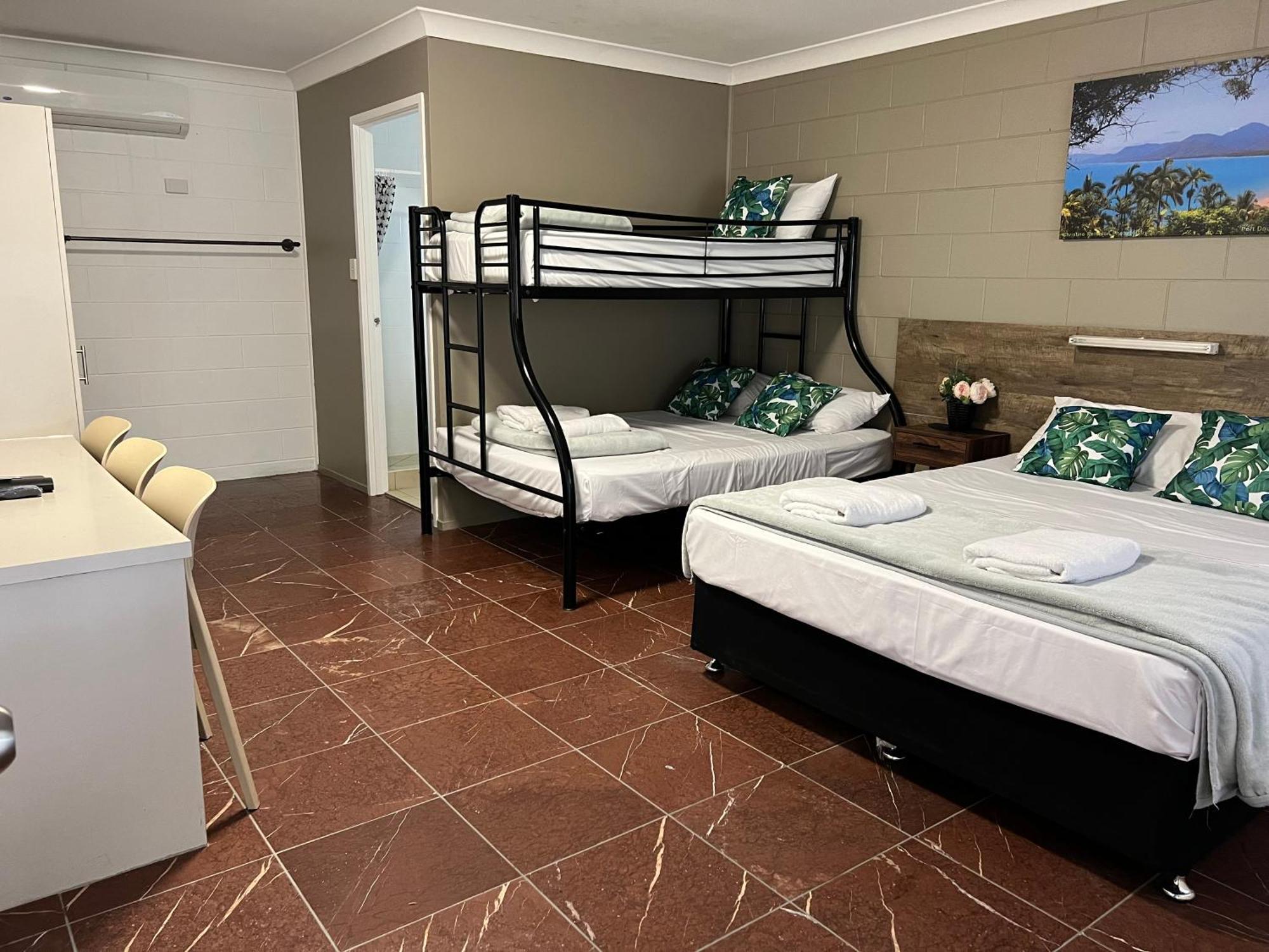 Spanish Lace Motor Inn Таунсвіль Екстер'єр фото