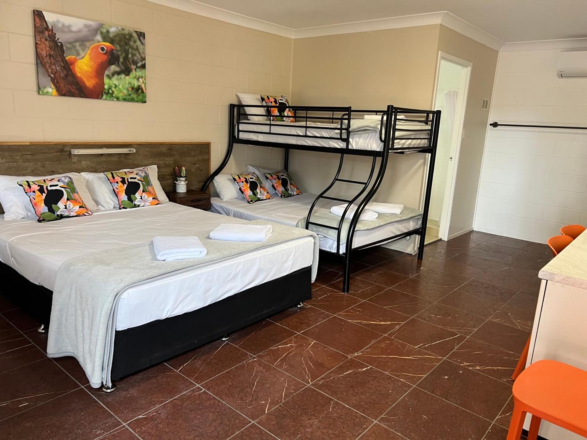 Spanish Lace Motor Inn Таунсвіль Екстер'єр фото