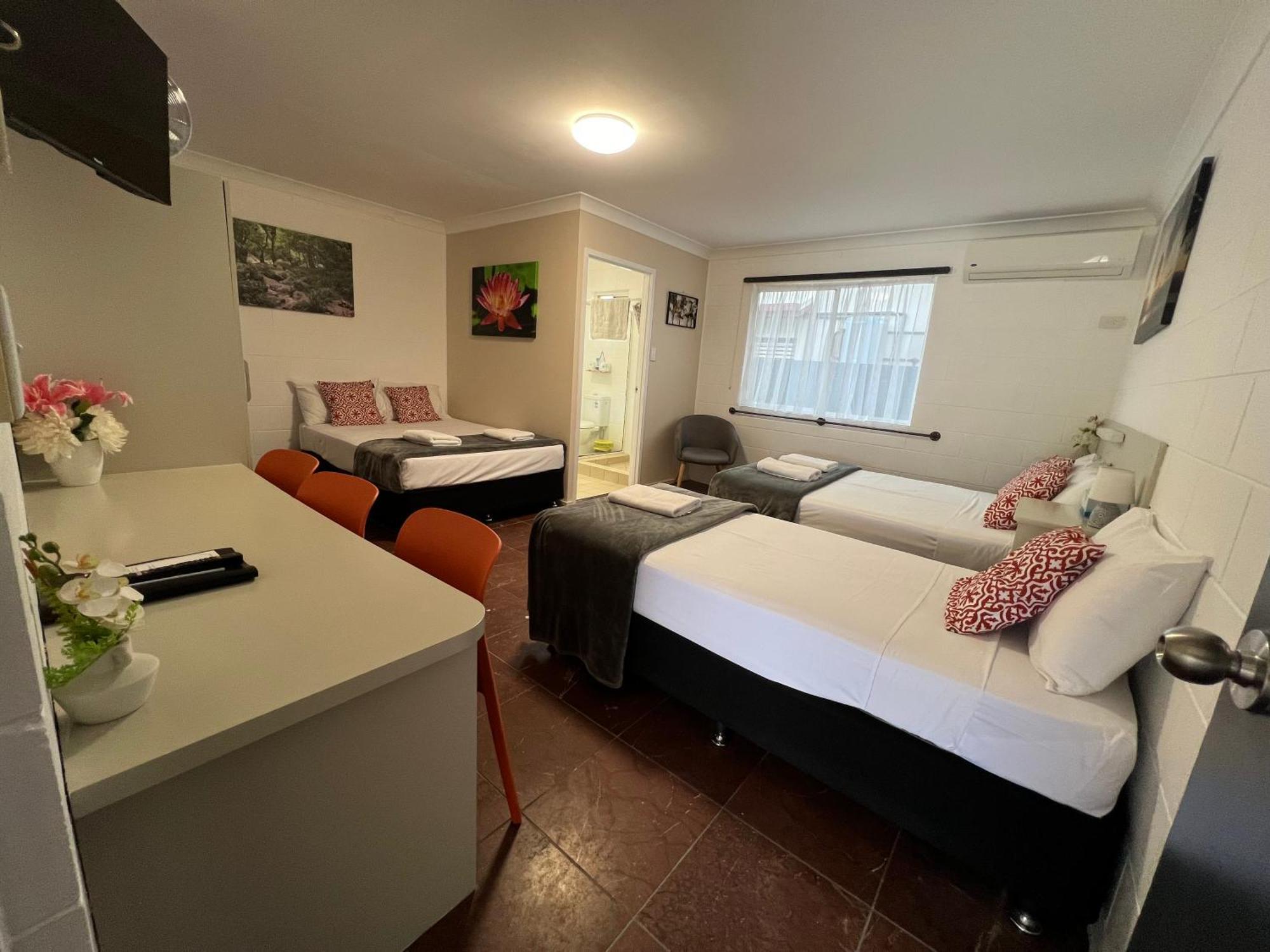 Spanish Lace Motor Inn Таунсвіль Екстер'єр фото