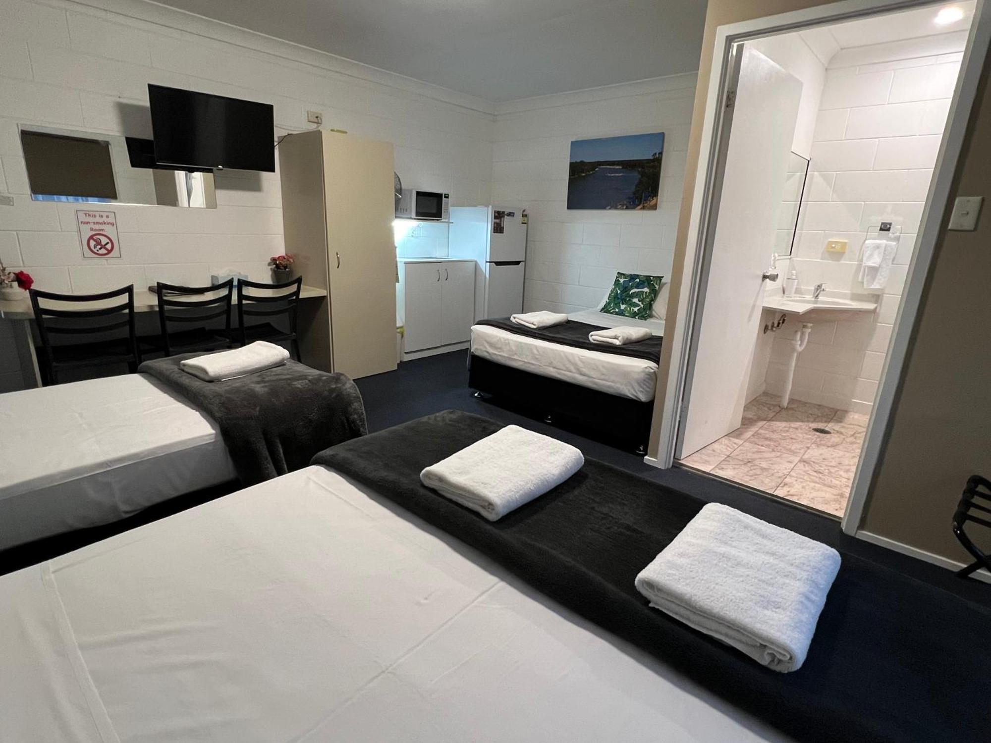 Spanish Lace Motor Inn Таунсвіль Екстер'єр фото