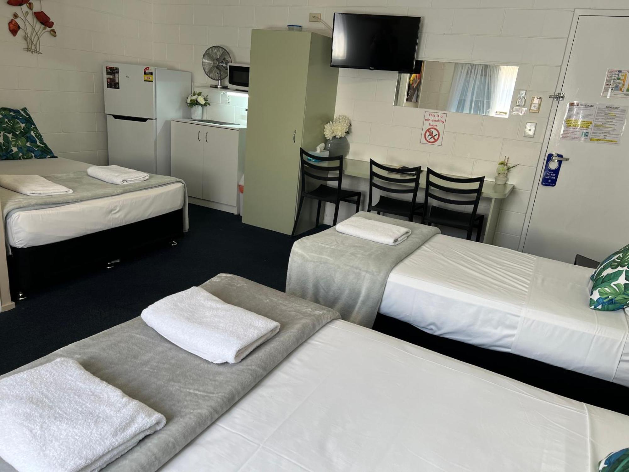 Spanish Lace Motor Inn Таунсвіль Екстер'єр фото