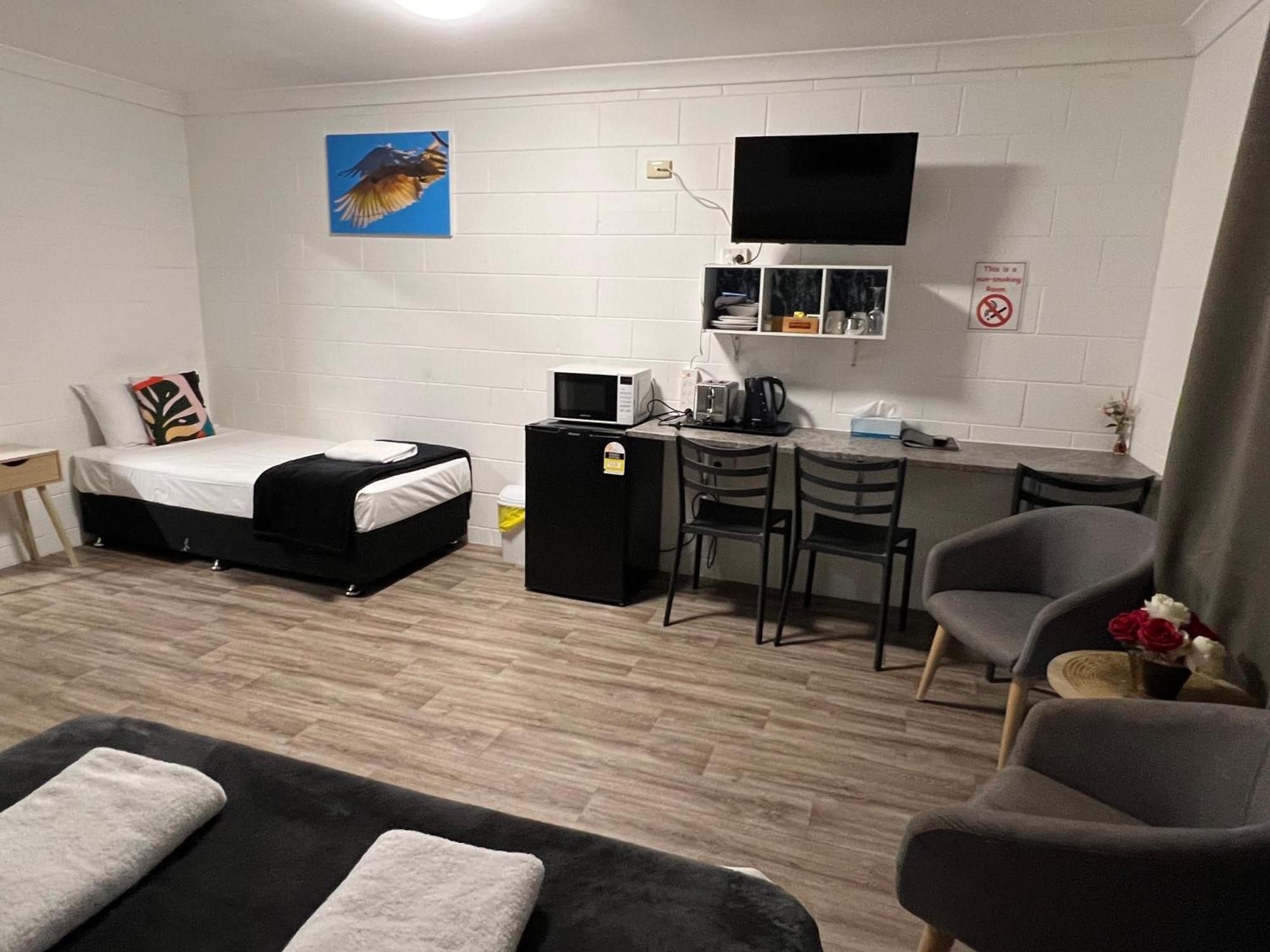 Spanish Lace Motor Inn Таунсвіль Екстер'єр фото
