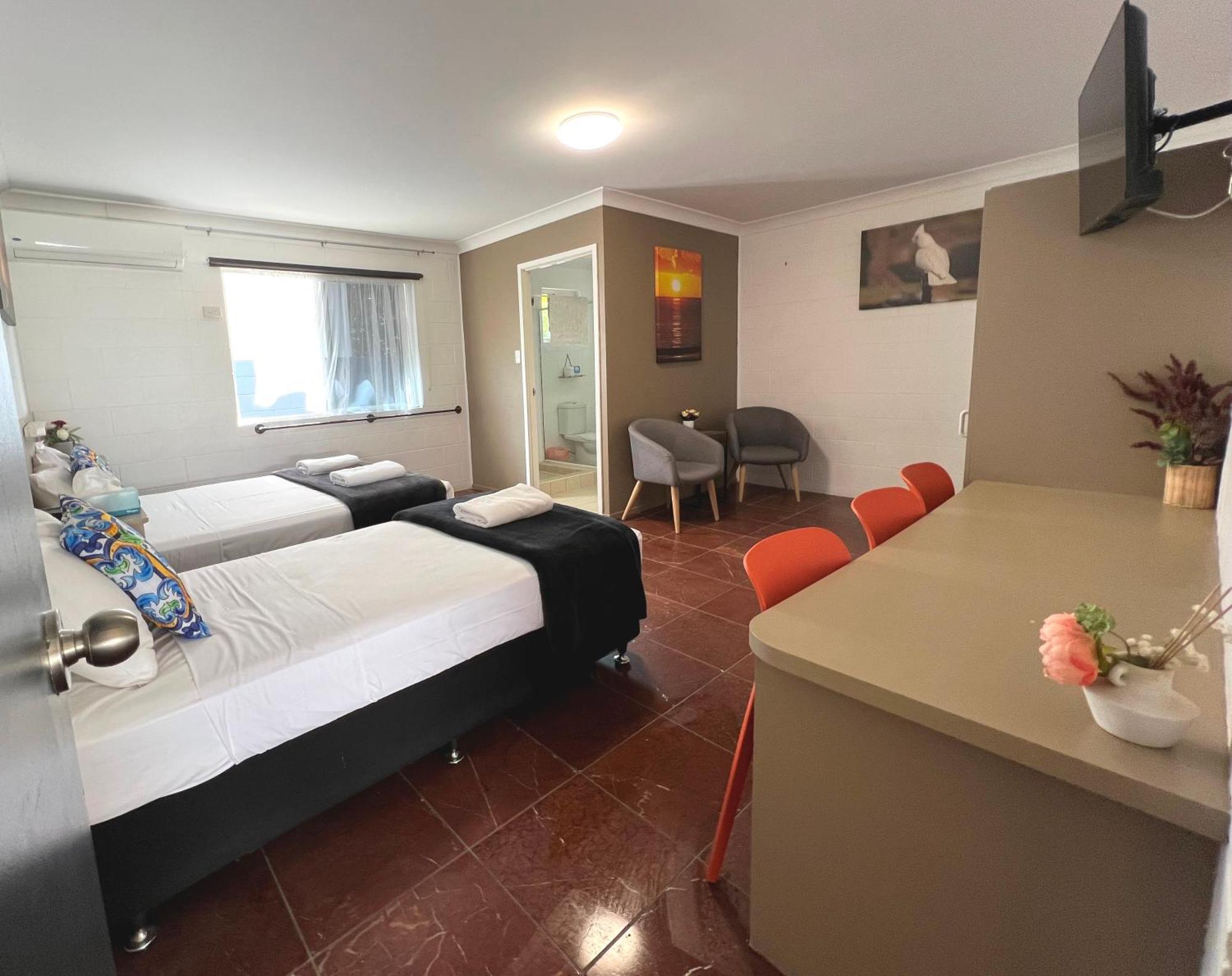 Spanish Lace Motor Inn Таунсвіль Екстер'єр фото