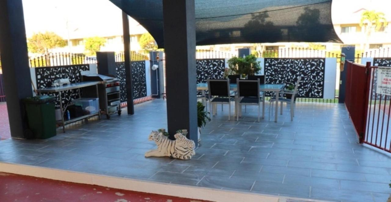 Spanish Lace Motor Inn Таунсвіль Екстер'єр фото